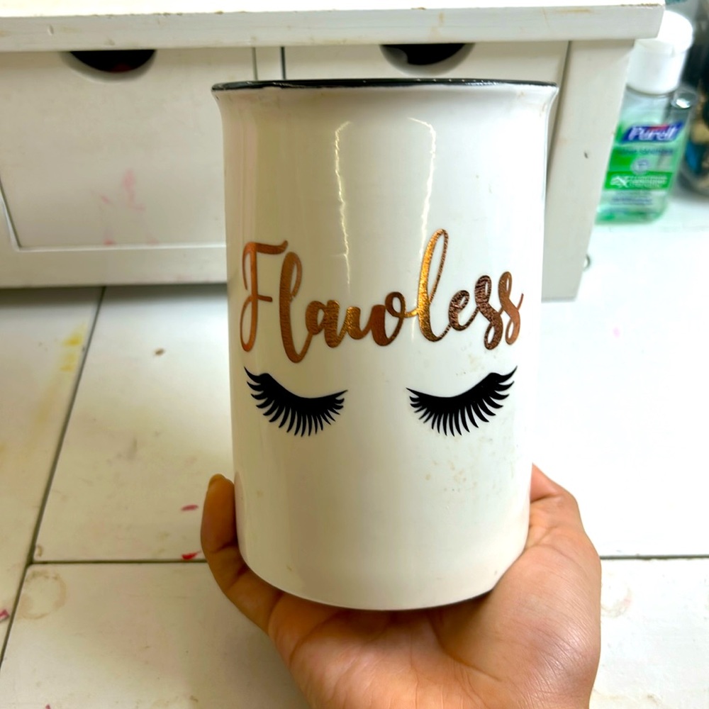 White trending makeup brush holder